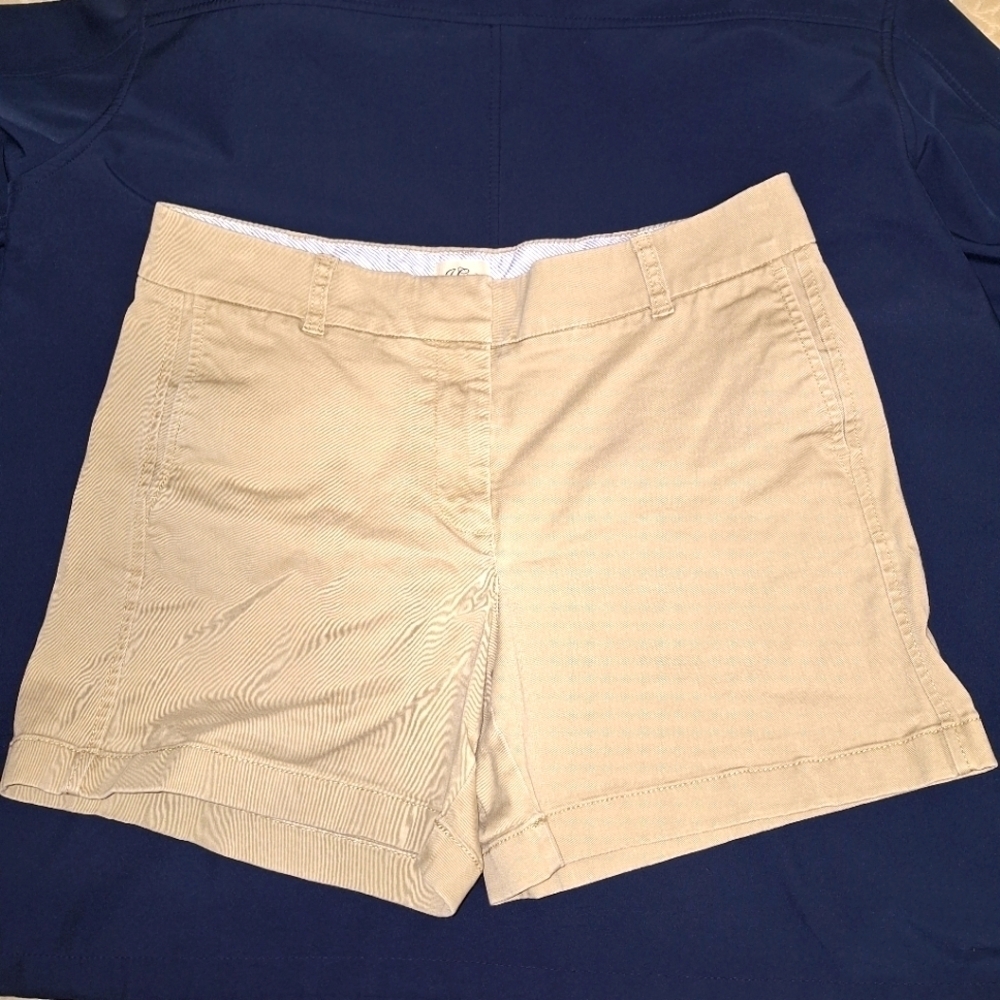 Pair of J.Crew ladies tan shorts in a size 8. Cotton/elastane material. Pre-love